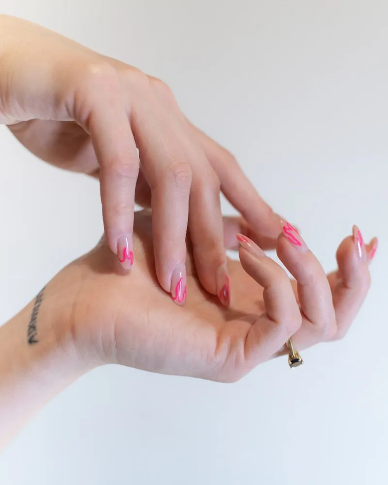 Pose gel lavande mate avec finition soft touch, Roanne